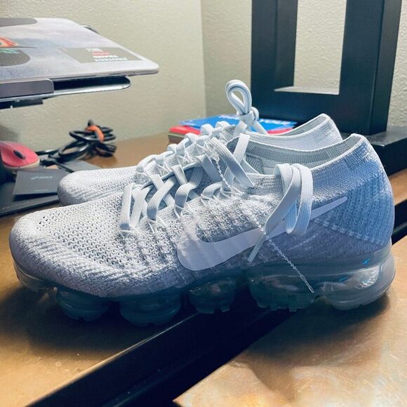 NIKE Flyknit Vapormax Pure Platinum Light Grey White 7 US womens 38.5 EUR - Picture 8 of 16